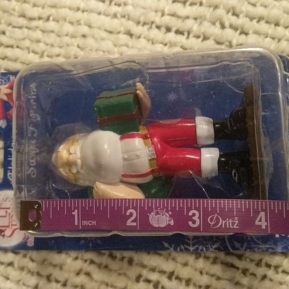 "the Elf on the Shelf" Holiday Santa Figurine - Picture 9 of 9